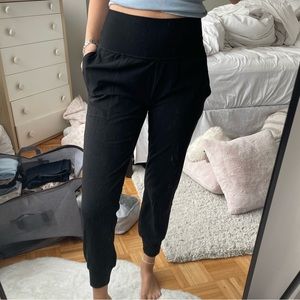 Athleta black ankle joggers
